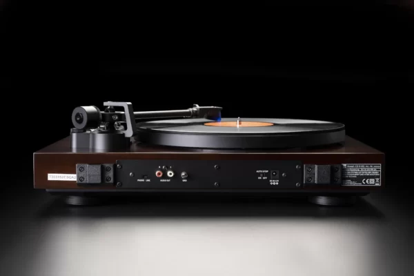 CS-618Q-Braun_03_1920x1280