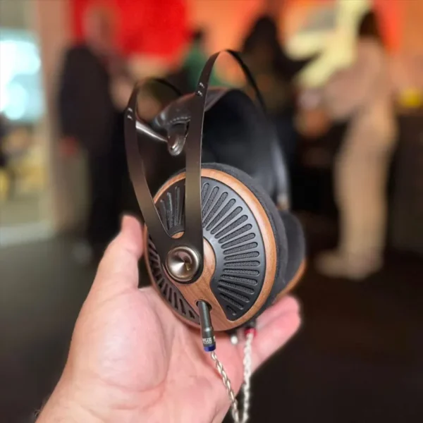 Meze-Audio-105-Silva-2