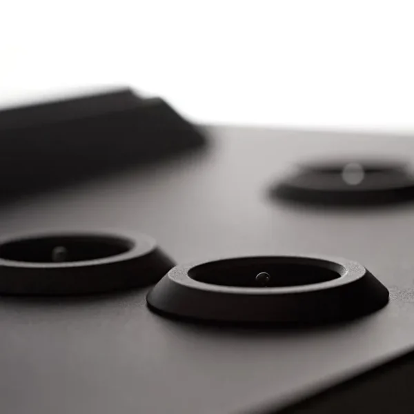 rega-Valve-Isis-top-closeup-2